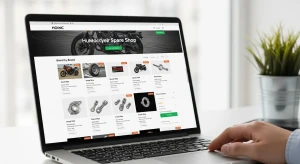 Sebuah laptop menampilkan tampilan toko online jual sparepart motor